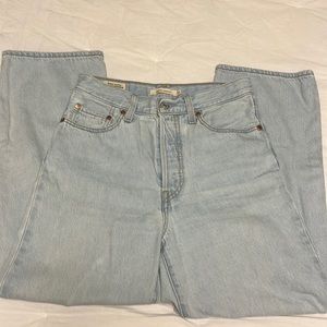 Levi’s Ribcage Straight ankle jeans in light wash